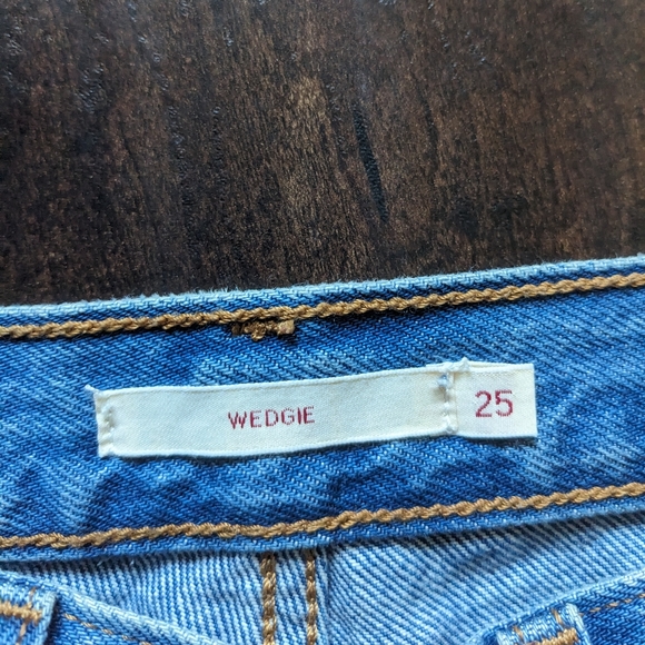 Levi's wedgie jeans, size 25. 100% cotton - Picture 3 of 7
